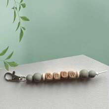 1 pieza Llavero personalizado de bola de silicona redonda, letras inglesas personalizadas, llavero con nombre, accesorios para bolsos, regalos para familiares y amigos, accesorios de vestir, elegante otoño, novio, novia, familia, amigos, baratijas - llavero de cuentas de madera - Ver 38