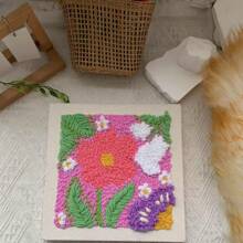 1 Set Punch Nadel Anfänger Set mit verstellbaren Kunststoff Nadeln, gemischte Farben Garn, Jahreszeiten Blumen Thema Bastelset, komplettes Material enthalten, DIY handgefertigtes Nähset mit Blumenmuster, einfaches Latch Hook Teppich Set für Heim-Dekoration, Kunst und Handwerk Geschenk für Frauen, Erwachsene und Schule