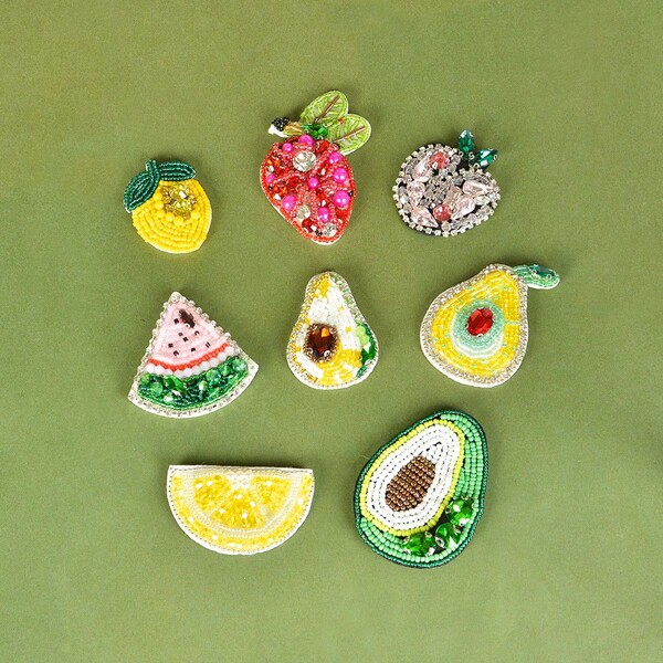 1pc Handmade Beaded Fruit Patch - Cute Embroidered Lemon And Peach Appliques, For Hats And Clothing Accessories, Vibrant Yellow And Green, Decorative Fabric Sticker, Hat Decoration | Playful Design | Handcrafted Appearance, Fruit Decor, Suitable For Holiday Decorations Gifts, Easter, Halloween, Teacher's Day, Mother's Day Holiday Party Gifts
