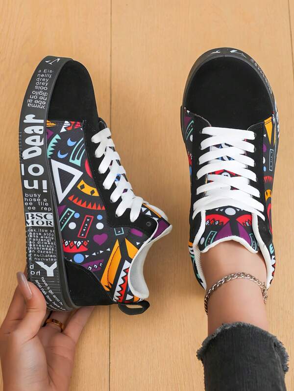 Chaussures de sport décontractées pour femmes, chaussures de skate hautes mode à lacets avec graffitis, baskets antidérapantes pour l'extérieur, convenant pour le printemps, l'été, l'automne et l'hiver