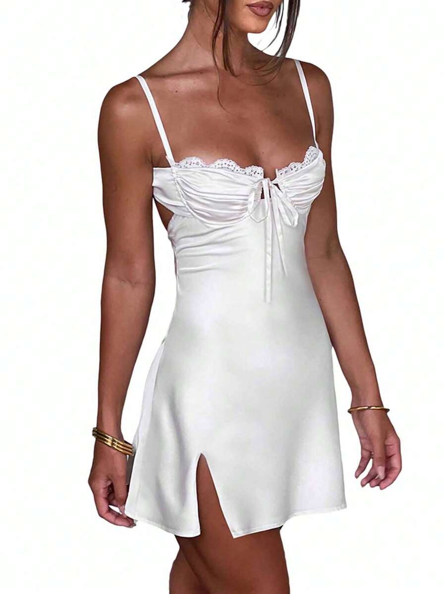 Robe d'été femme nouvelle sans manches, style de rue et de fille chaude, dos nu, sexy avec un patchwork de dentelle, laçage, coupe ajustée et fines bretelles. Convient pour la plage et les vacances.