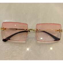 Os óculos de moda sem aro passaram pela revisão mais cuidadosa para garantir que você sempre use produtos de alta qualidade, ajuste perfeito e lentes de alto desempenho com 100% de proteção UVA/UVB.