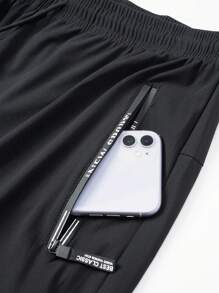 Lichtgewicht, ademende en elastische hardloopbroek voor heren met ritszakken en een tailleband met trekkoord. Zachte, vochtafvoerende ijszijde, modieuze effen sportbroek voor joggen, trainen, casual, vissen en dagelijks gebruik.