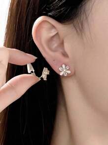 1 Pair Stylish Clip-On Earrings, Faux Cat Eye Flower Design, Minimalist & Elegant, Great Gift For Women - Triangle Clip Ear Clip (item Number A923) - View 1