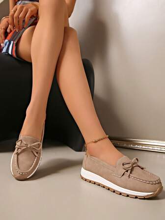 Vår/höst 2025 skor för nya mammor, mjuka och bekväma i koreansk stil, ihåliga, platta skor i vardagsstil, rund tå, snörning, mångsidiga oxfordskor, tjock sula, loafers