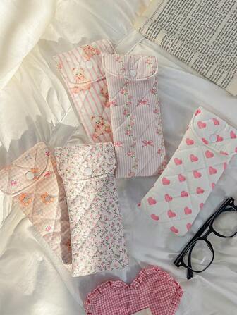 1Pc Cute Heart& Bear Pattern Quilting Glasses Bag ,Travel Glass Pouch ,Girls Glasses Storage Box, Sunglasses Accessories Featuring A Cute Print Style, Cartoon Design, And A Girlish Heart Pattern, Perfectly Protecting Sunglasses And Making It A Great Gift For Summer Vacation ,Journey