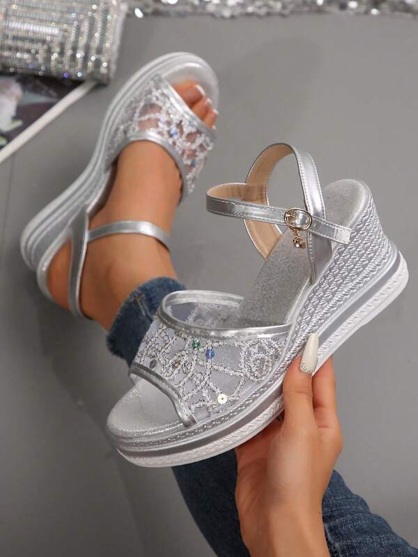 Sandálias femininas lisas com plataforma, sola grossa e leves, modelo slip-on, calçados luxuosos e modernos, novo modelo de designer para o verão de 2025, confortáveis e casuais, ideais para viagens, festas e ocasiões formais.