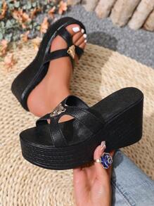 Women's Simple Waterproof Platform Leopard Buckle Black Thick Bottom Wedge Sandals Solid Color Snake Skin Shiny Fashion Comfortable Open Toe Black Slides New Summer Charming High-End Round Toe Thick Bottom Sandals Casual Women's Shoes Suitable For Vacations And Indoor Wear Slip-On Elegant Breathable Cool Black Slippers Convenient Slip-On Campus Thick Bottom Shiny Sandals Sexy Women's Shoes Suitable For Outdoor And Beach Entertainment