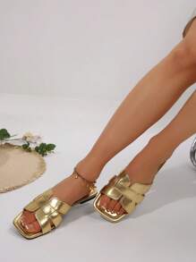 Sandalias planas para mujer con puntera cuadrada, diseño sencillo y cortes - Dorado - Ver 3