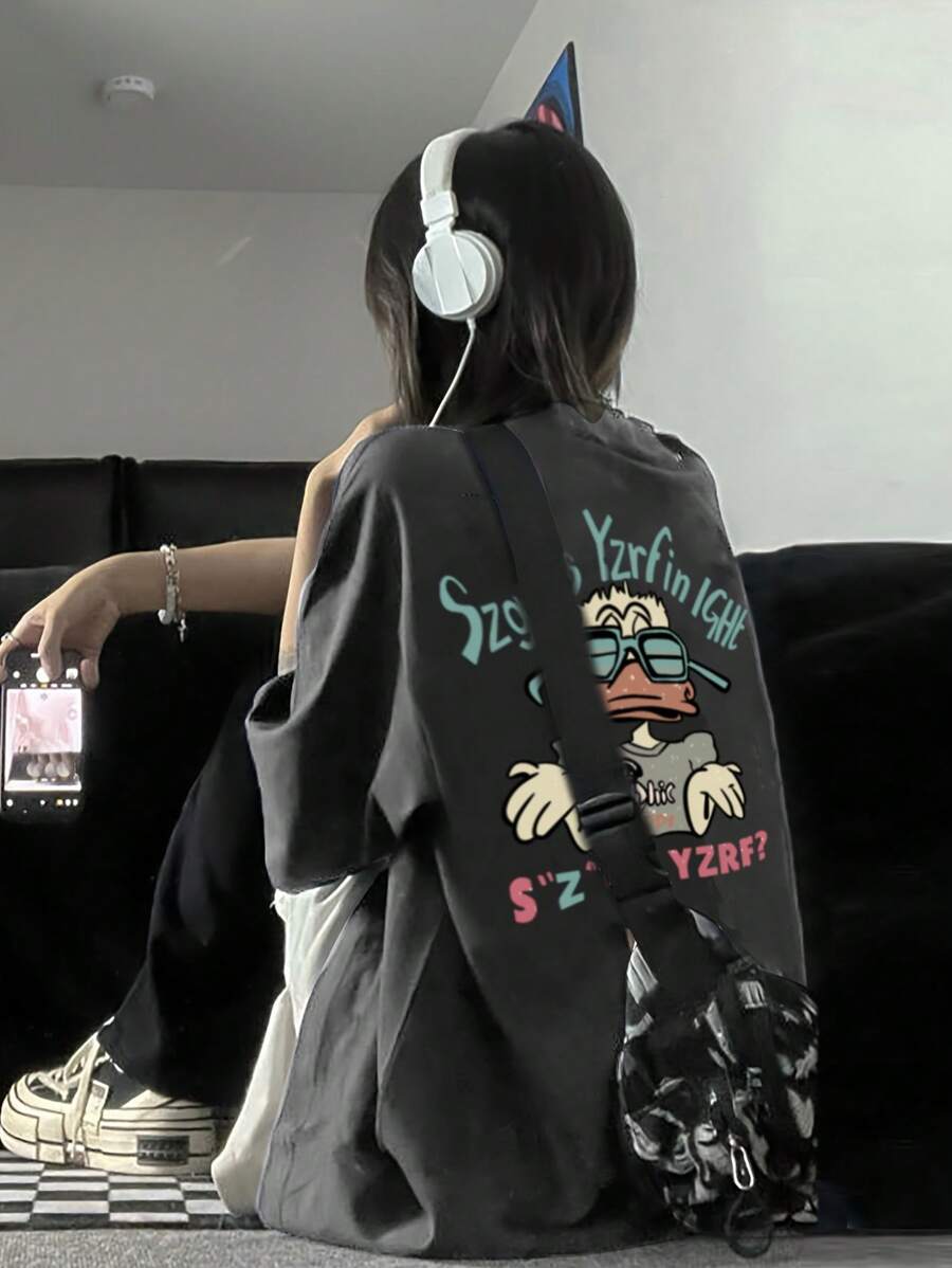 女士圆领宽松可爱卡通鸭子印花T恤，春夏款，后背上衣，休闲校园风 - 深灰色 - 查看 1