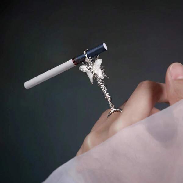 1 件蝴蝶吸烟夹烟嘴环灵蛇发夹烟夹酷炫个性化烟夹-防止手指变黄（随机颜色：深绿色或浅绿色）