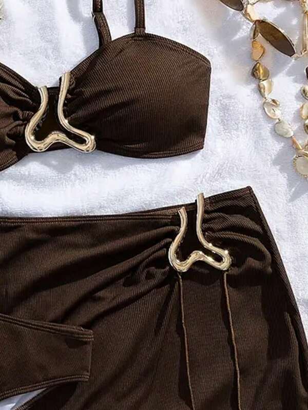 Asymmetrisches kurzes Bikini-Set mit sexy trägerlosen Design