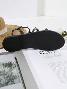 Women's Fashion Open Toe Sandals, Casual Beach Street Style Clip Stud Decor Memory Foam Insole Flat Sandals, Sexy And Personalized In Black