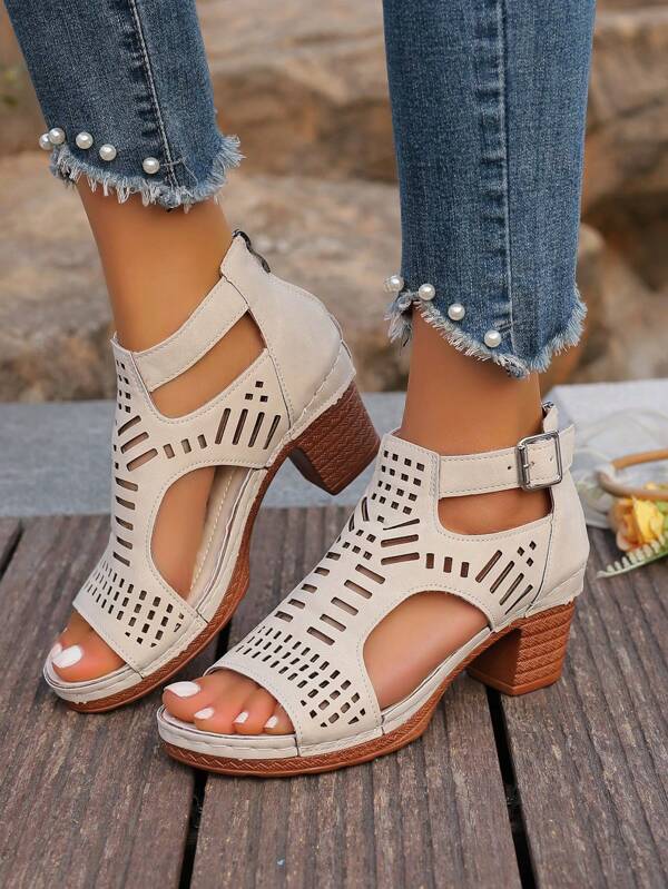 Sandales à talons hauts à bout ouvert pour femmes, design perforé, boucle unique, côtés évidés, léger et confortable, convient pour le port quotidien, l'extérieur, le bureau, le campus, rouge, marron, bleu, noir, beige