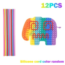 1pc Children's Sensory Activity Board, Silicone Fidget Toy, Reversible Design Sensory Busy Board, Stress Relief Toy, Enhances Sensory Experience, Battery-Free, Suitable For Children, Teens, Travel, ADHD, Classroom, Stress & Anxiety Relief Toy (1 Sensory Board + 11 Silicone Strings, Silicone String Colors Random)