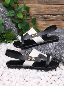 A Pair Of Black And White Flat Sandals, Black Flat Shoes, White Flat Shoes, Black And White Color Blocking, Large Rhinestone Decoration, Material, Fashionable And Casual Style, Bohemian Style, Suitable For Women Aged 18 To 60, Can Be Worn On The Beach, Vacation, Is A Good Match For Clothes, Simple, Lightweight.
