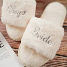 1 Paar personalisierte Plüsch-Hausschuhe für die Braut, legere weiche weiße Riemen-Damen-Sandalen, Brautjungfer Geschenk für Hochzeit, stylish, niedlich, bunt, personalisiert, einzigartig, ideales Geschenk für ihre Freunde, Sohn, Tochter, Schüler, Arbeitnehmer, Kinder Schule, Zuhause, Büro'