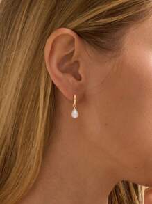 1 paire de boucles d'oreilles créoles en acier inoxydable pour femmes, style goutte d'eau avec perle, dorées/argentées, imperméables et inaltérables, convenant à un port quotidien