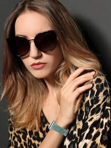 1pc Adorable Bubble Sea Turtle Deeply Carved Silicone Watch Strap Compatible With Apple Watch Band 38/40/41/42/S10 42/44/45/46/49mm, Ocean And Beach Style Compatible With Iwatch Strap Ultra2/SE/10/9/8/7/6/5/4/3/2/1Series, Women/Man Watchbands, Fine Women Fashion Watch Accessories, Smart Watch Strap/Band, Unique Personalized And Style Strap, Valentine's Day Mother's Day Gift