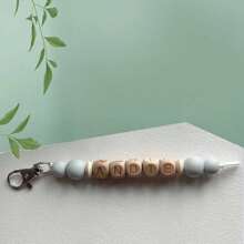 1 pieza Llavero personalizado de bola de silicona redonda, letras inglesas personalizadas, llavero con nombre, accesorios para bolsos, regalos para familiares y amigos, accesorios de vestir, elegante otoño, novio, novia, familia, amigos, baratijas - llavero de cuentas de madera - Ver 29