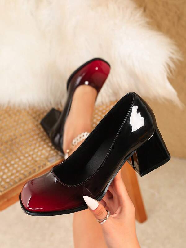 Autunno/Inverno 2025 Décolleté Mary Jane con tacco chunky per donne di taglia petite, con punta quadrata e fiocco, tacchi alti alla moda in rosso e bordeaux, comodi ed eleganti