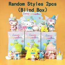 Sanrio Statuina decorativa di Hello Kitty di Sanrio, ornamento per auto, regalo di compleanno, decorazione a forma di gatto KT, decorazione. Giocattolo in confezione cieca, ornamento da scrivania fatto a mano per l'ufficio, ornamento per auto e regalo unico e creativo, in PVC fatto a mano, regalo per festival e compleanni [colore e stile casuali]