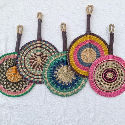 1 buah Kipas Bundar Anyaman Warna-warni Buatan Tangan Ukuran 9,84"/15,75", Dekorasi Dinding Elemen Afrika, Kipas Tangan untuk Perjalanan dan Rekreasi Musim Panas