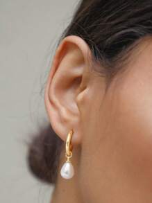 1 paire de boucles d'oreilles créoles en acier inoxydable pour femmes, style goutte d'eau avec perle, dorées/argentées, imperméables et inaltérables, convenant à un port quotidien