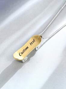 1 pièce, Collier de planche à roulettes personnalisé avec texte. Les éléments de la trottinette associent parfaitement le style de rue, la simplicité, la personnalisation, le luxe et la mode. Le collier est fabriqué en acier au titane de haute qualité, qui est robuste et résistant à l'usure. Convient pour les anniversaires, la Saint-Valentin, la Fête des pères et les anniversaires personnels. Le design mobile unique rend le pendentif vivant et intéressant.