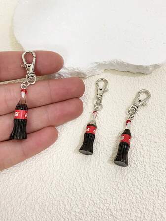 3 piezas de colgantes de lata de bebida de resina con diseños de dibujos animados, decoración casual para mujeres, encantos para decorar bolsos, accesorios de joyería DIY, llavero de mosquetón, clip de carabinero para coche, regalo perfecto para amigos para cumpleaños o festividades
