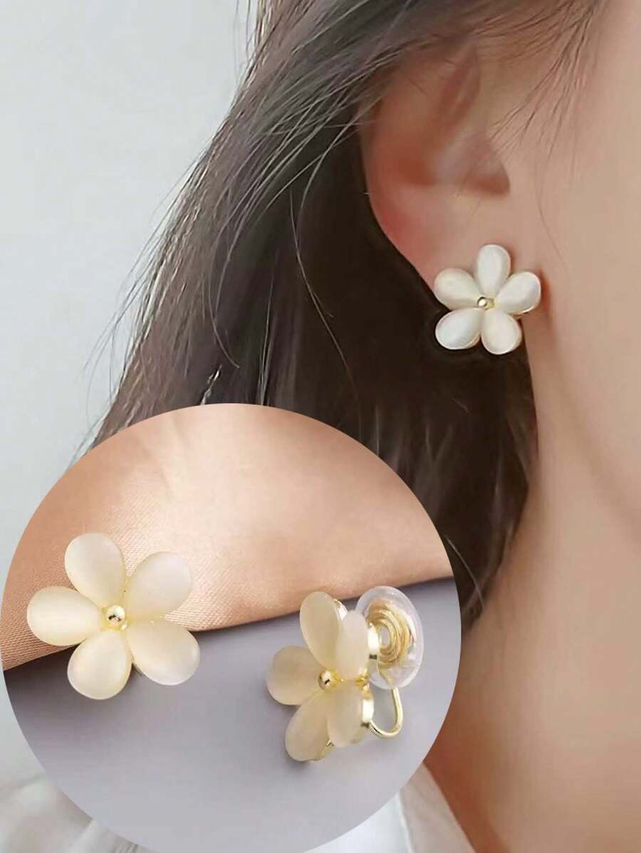 1 对甜美精致的花朵设计无穿孔耳夹，是送给女性生日情人节、妈妈、母亲、母亲节、礼物的理想礼物 - 白色 - 查看 1