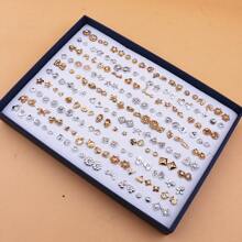 Set de 100 piezas de pendientes de studs pequeños de plástico con rhinestones de diseño aleatorio, surtidos, empaquetados en caja