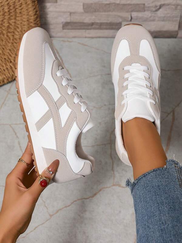 Damen Große Größen Mode Sneaker mit Kunstleder Einsätzen & Kontrastfarbigen Schnürsenkeln, geeignet für Frühling, Herbst & alle Jahreszeiten