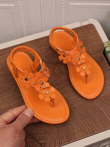 1 par de sandalias planas naranja para niñas de talla grande, con chanclas de piel de PU y hebilla de metal con rhinestones, 4 decoraciones de flores, espalda elástica, punta redonda y abierta, sandalias romanas adecuadas para niñas de 3 a 15 años para uso diario casual, fiesta, viaje, playa, primavera/verano 2025