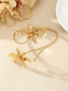 1pc Butterfly Pendant Open Cuff Bracelet, European & American Style Elegant Vacation Outfit Accessory For Women - Gold - View 3