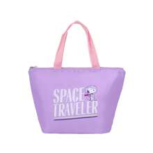 Miniso 史努比太空旅行者午餐袋，时尚设计，轻巧便携，适合日常携带或旅行（1 件） - 紫色 - 查看 9