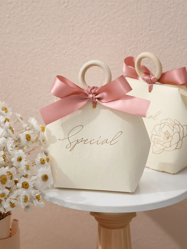 Conjunto de 3 caixas de presente de casamento requintadas com alça de fita, adequadas para lembrancinhas de casamento, aniversários, embalagens para festas, chocolates, doces e sobremesas (a pulseira de madeira tem vários graus de textura de grãos de madeira, o que não afeta o uso)