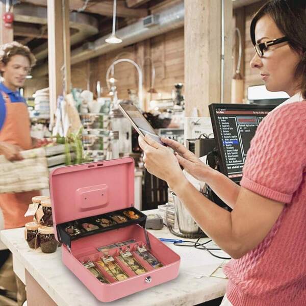 1 pezzo di cassetta di sicurezza con vassoio portamonete e serratura a chiave, design a gradini e a sbalzo, 4 fessure per banconote/ 5 fessure per monete, colore rosa