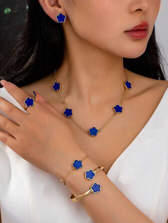 1 set Mode Elegant metall femklöver blomma armband, halsband, örhängen, ring, armring, snygg och mångsidig tillbehörsuppsättning för kvinnor