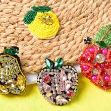 1pc Handmade Beaded Fruit Patch - Cute Embroidered Lemon And Peach Appliques, For Hats And Clothing Accessories, Vibrant Yellow And Green, Decorative Fabric Sticker, Hat Decoration | Playful Design | Handcrafted Appearance, Fruit Decor, Suitable For Holiday Decorations Gifts, Easter, Halloween, Teacher's Day, Mother's Day Holiday Party Gifts