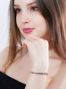 1 pieza Delicada pulsera de tenis plateada con CZ para mujeres, con circonita cúbica ovalada de color azul, rojo y blanco. Accesorios de joyería de fantasía para bodas, compromisos, banquetes, fiestas, bailes de graduación para novias, damas de honor, señoras, novias, esposas, madres. Regalo de joyería elegante para aniversario.