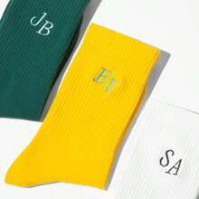 Chaussettes avec initiale personnalisée - Lettres brodées personnalisées sur des chaussettes à col rond souples - Cadeaux personnalisés - Fabriqués pour lui et elle - Cadeau pour la Fête des Pères - Cadeau pour la Fête des Mères - Cadeau de Noël