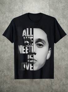 Camisa para hombres 1Pcs 100% algodón 220g Impresión digital La mitad de un rostro y las palabras "ALL WE NEED IS LOVE" expresan un mensaje que enfatiza el amor - Negro - Ver 1