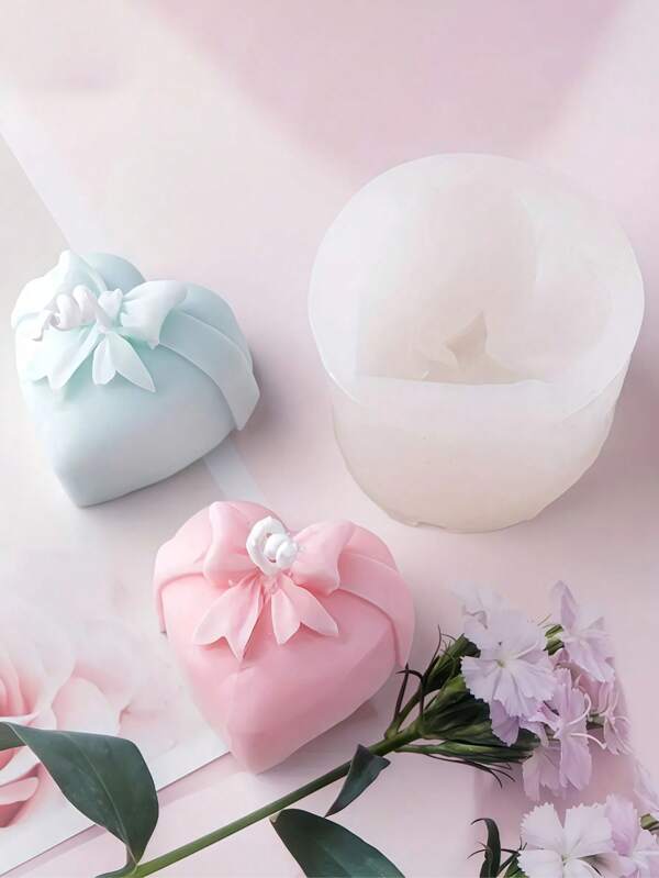 1 Stück herzförmige Silikon Form mit 3D Schleifendesign, geeignet für DIY Kerzen, Seifen, Harz-Handwerke, Valentinstag Geburtstaggeschenke, Heim-Spa-Handwerke und Dekoration