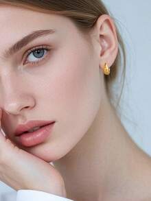 Pendientes de aro en espiral con cuernos para mujeres, pendientes minimalistas de círculo 3D retorcido, pendientes pequeños, elegantes y vintage adecuados para el trabajo y el uso diario