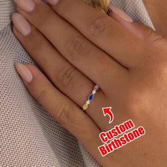 カスタマイズ可能な繊細な女性用マーキスカット バースストーンリング。彼女、彼女、母、祖母、家族、友人への意義深い家族リングのギフト - 記念日、バレンタインデー、母の日、誕生日、卒業式、日常着用、結婚式、プロム、その他の特別な機会に最適。