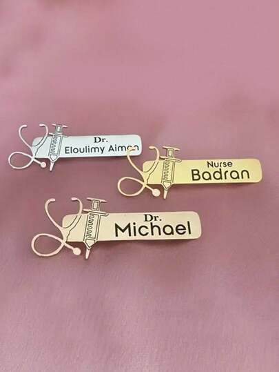 [Personalisierter] Personalisierter Namensschild-Anstecknadel für Krankenschwestern/Ärzte, Edelstahl-Brosche, tolles Geschenk zum Krankenschwestertag für medizinisches Personal, langanhaltend, graviert, farbig, einzigartig, personalisiert, ideale Geschenke für sie, ihn, Freundin, Freund, Familie, Freunde, Kinder, für Jahrestage, Valentinstag, Muttertag, Kindertag, Vatertag, Abschluss, Hochzeiten, Studenten, Erstis, Zweitsemester, Unterstufenschüler, Bekleidungszubehör, Halloween-Edition, Freund, Freundin, Familie, Freunde, Silvester Glamour]