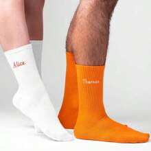 Chaussettes avec initiale personnalisée - Lettres brodées personnalisées sur des chaussettes à col rond souples - Cadeaux personnalisés - Fabriqués pour lui et elle - Cadeau pour la Fête des Pères - Cadeau pour la Fête des Mères - Cadeau de Noël