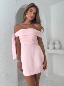 Vestido Curto Ombro a Ombro com Laço - Elegância e Charme para Ocasiões Especiais
