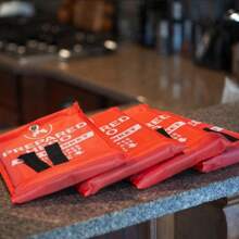 The   Emergency Fire Blanket - Simple And Easy To Use. Never Expires. - 4 件裝 - 查看 7